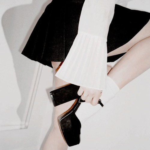 chloefrazcr:What’s the matter? I have to be a witch, I have to be a mortal, I have to be a tee