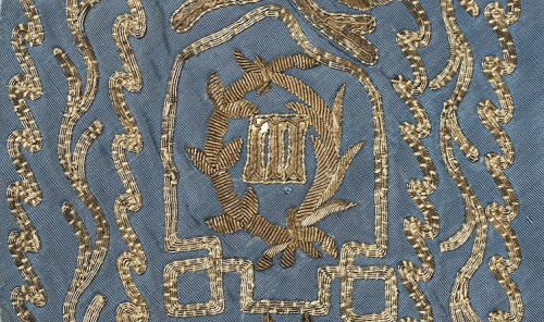 heaveninawildflower:Mantle (Spanish,1804–7).Silk and metal thread.Images and text information courte