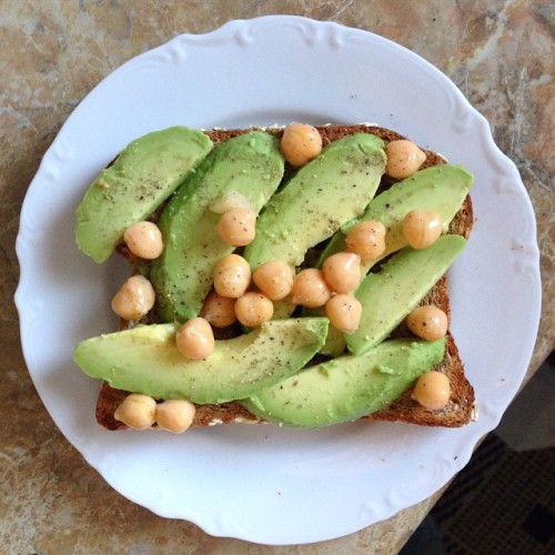 dreamsofsugarplumcakes:  New fave snack 😍 Whole grain toast with avocado and chickpeas, plus a sprinkle of sea salt and black pepper 👌 Off to hot yoga now ☺️  YUM
