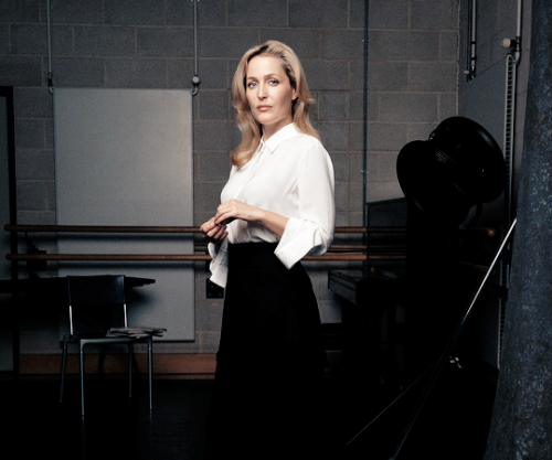 XXX andersondaily:  Gillian Anderson photographed photo