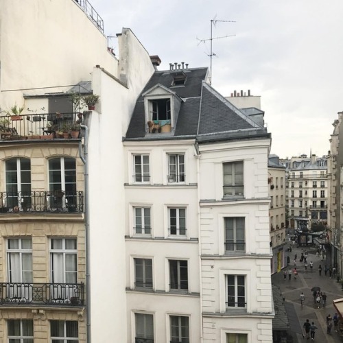 sartreuse: (at Le Marais)