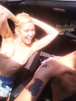 rockerzz1:  Miley’s holiday