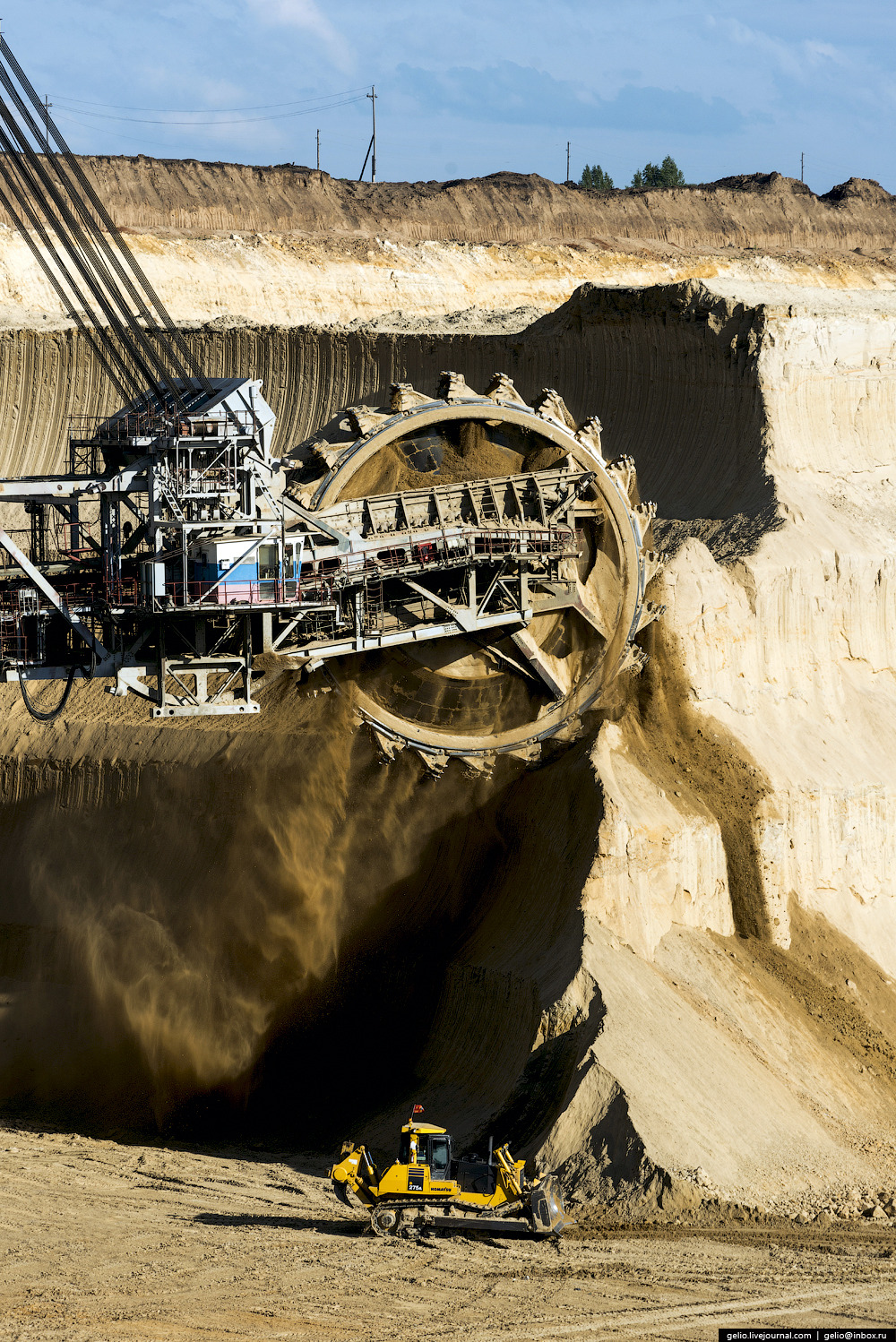 rocketumbl:  Bucket-Wheel Excavator 