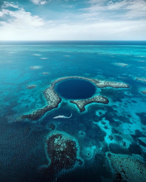 wanderloco: Great Blue Hole Belize | emmett_sparling