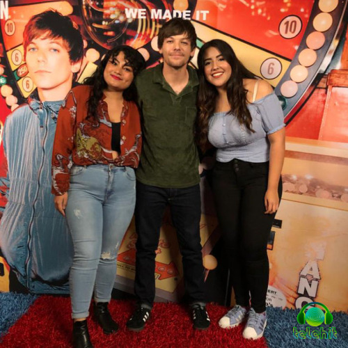 Louis with fans in Mexico - 11/11