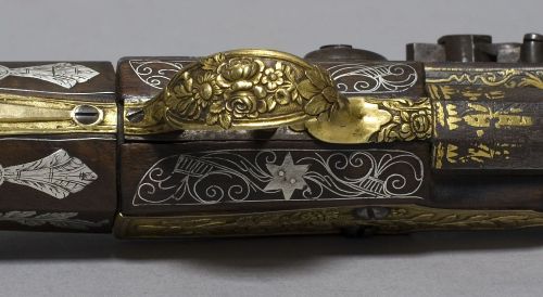 art-of-swords:  Pistol Dagger Dated: circa 1850 Culture: British (manufactured for the Orient) The weapon has round faceted barrels with lugs, gilt engraved and decorated, and marked ‘London’. The swan neck plate and hammer have a flat body, while