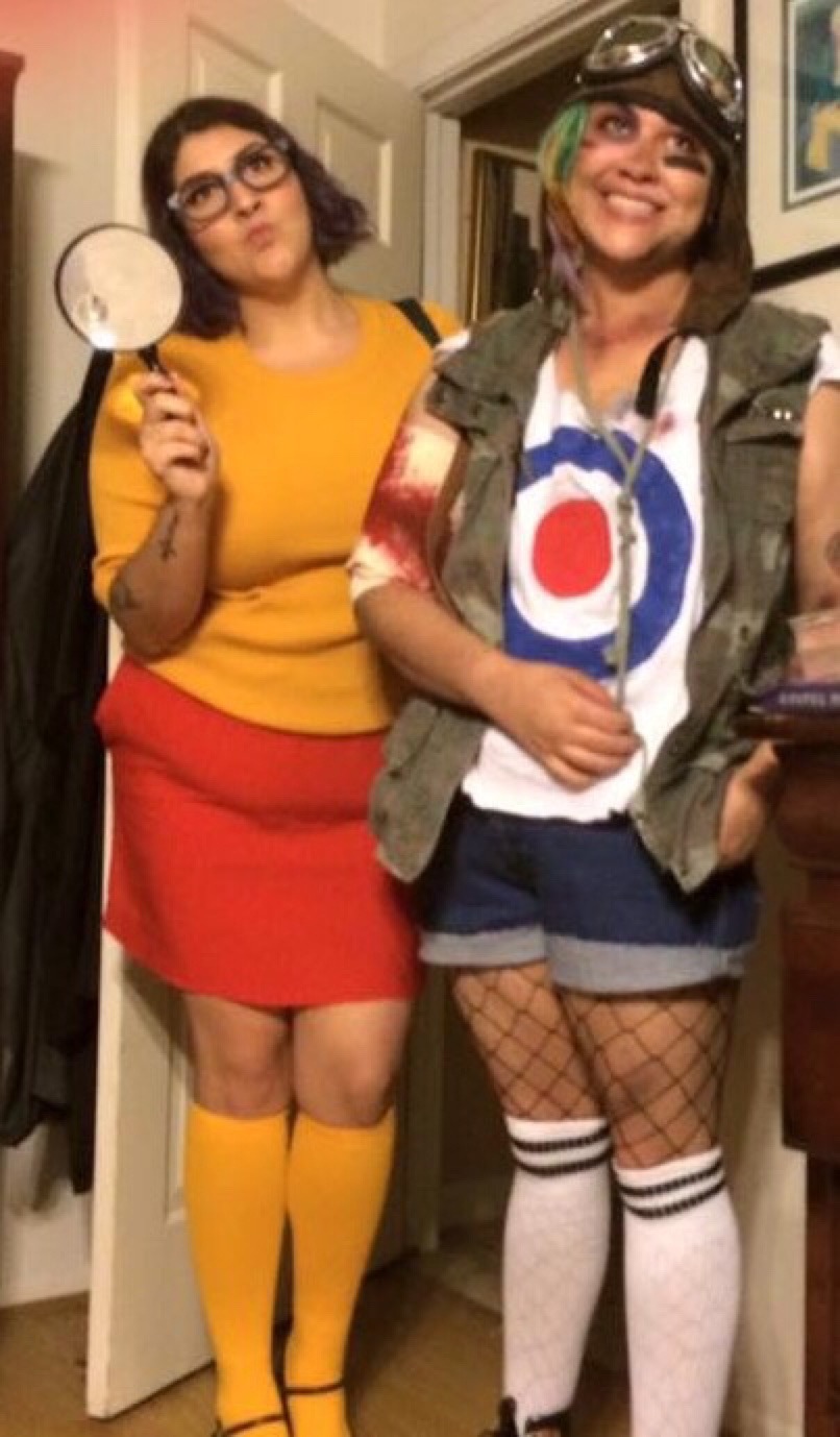 the-meadowlark:  🔍Me and my sibling💥 on Halloween🎃