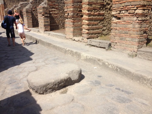 queenofcarthage:Roads in Pompeii