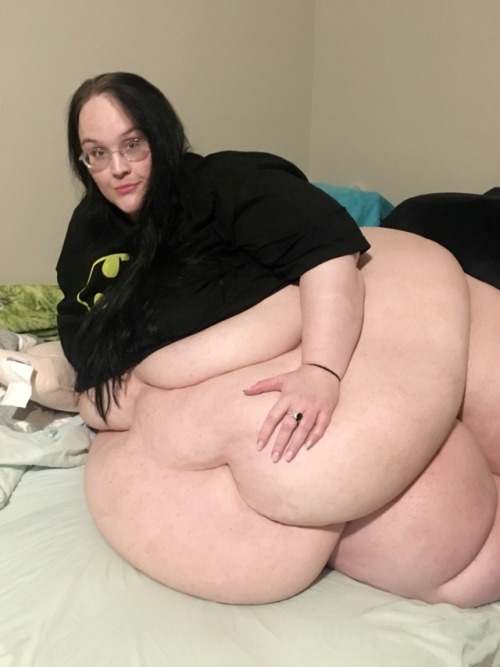ssbbwvanillahippo: Come see me on BBW Royalty! The next set will be up soon.