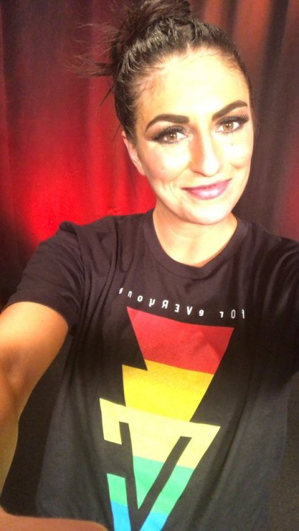 she-reigns-in-this-yard: sunnytkm23: @SonyaDevilleWWE : I proudly support this message! Being 