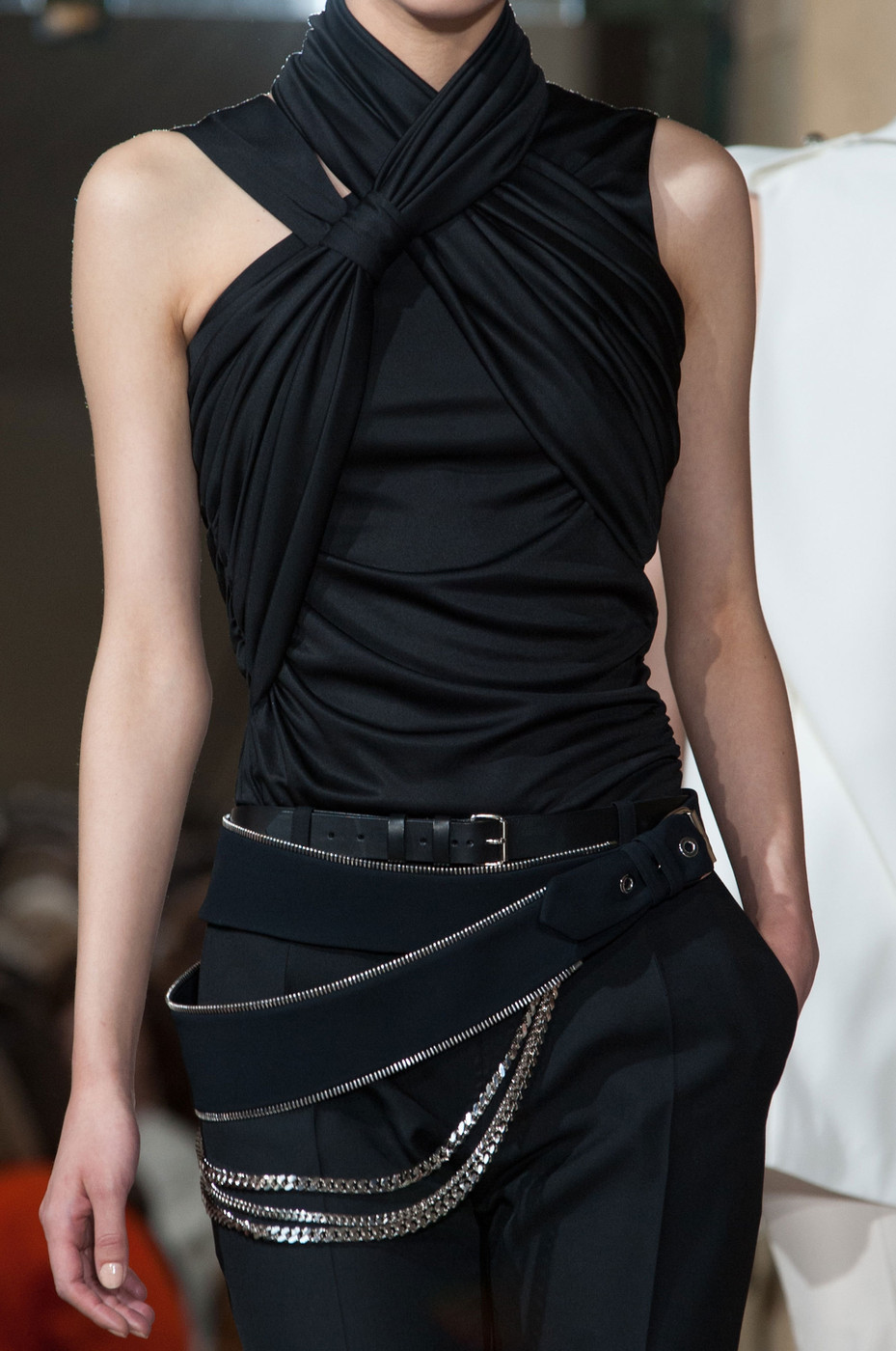 darkclothes:  oncethingslookup:  Bouchra Jarrar Fall 2013 Haute Couture  black clothes