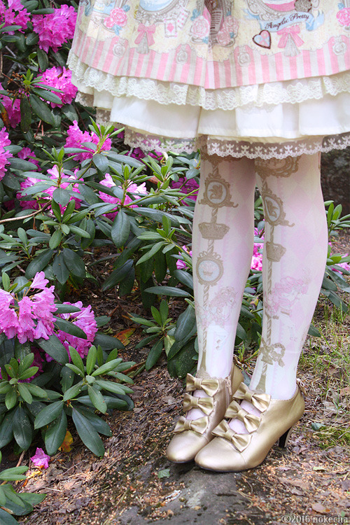 nokecha:  Wonder Gallery in the GardenI’m so much behind with my outfit photos! This was an ou