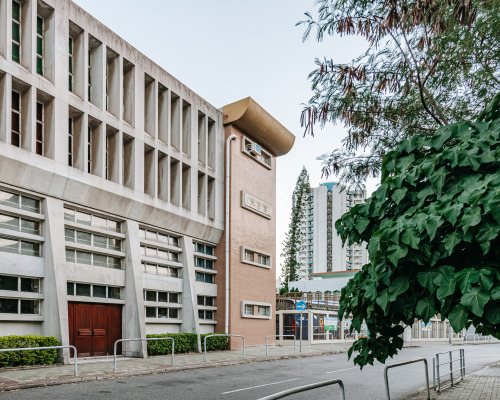 A fusion of western and Chinese style: St. Alfred’s Church in Hong Kong with its heavy concrete volu