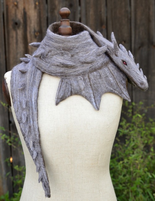 the-witch-of-one-piece:sosuperawesome:Dragon Scarves and Pins Peacock Felt on Etsy   I never realized I wanted a dragon scarf I must have one now 