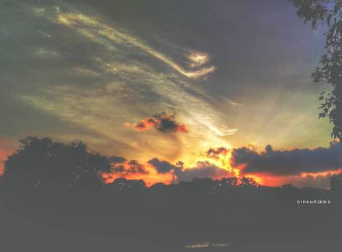 #skyporn #evening #cloudporn #heaven #srilanka #colors (at Mas Fabric Park)