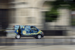 officialblackhole:  earthqirl:  wow look at that van gogh  THAT’S IT THIS PUN WINS BEST PUN OF THE YEAR 2013: THIS ONE 