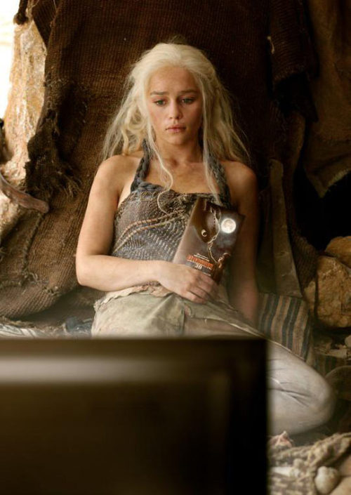 house-reptargaryen:mitchahoy:heyfunniest:Daenerys Targaryen Learningbaehonestkitten