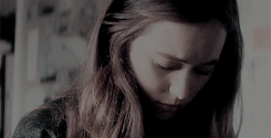 alycia-careys:Clexa Zombie AU: Clarke gets bitten by a zombie and Lexa does everything she can to sa