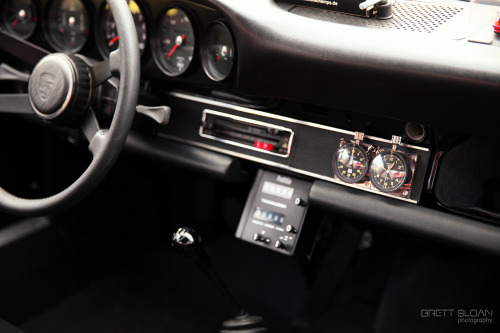 atrinaa:  brettcreates:  Toni’s RSR clone (2.8L w/ high butterfly throttle bodies)  Gimme 