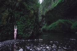 therealkatiewest:  Remember how beautiful Portland is? Yeah. Me too. 📸 assistant: @emibot  (at Eagle Creek, Oregon) 