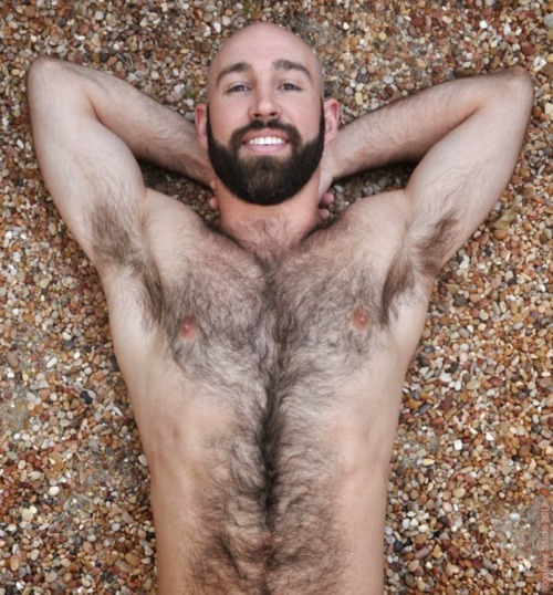 nakedpicturesofyourdad:  via Into Pits 