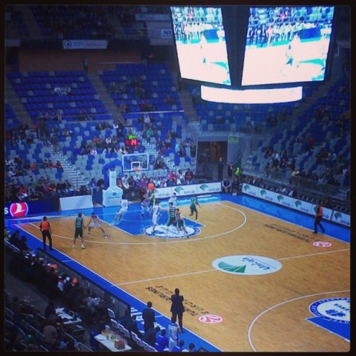 En vivo el Carpena!!! @unicajaCB - #Efes #Basketball #Euroleague #Indiekid #VansKid