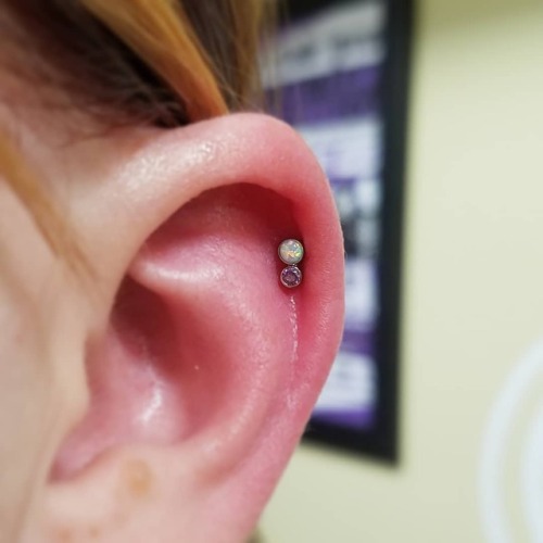 Snuck this really cute white gold cluster in her helix. Jewelry from @anatometalinc  . . . . #safepi
