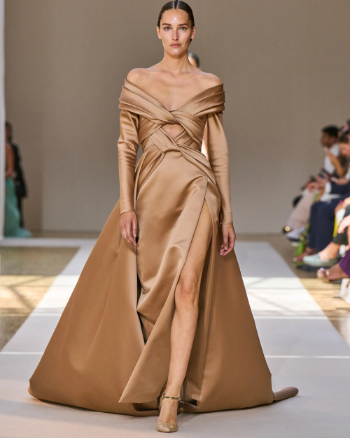 ruched:Elie Saab Fall 2022/23 Couture