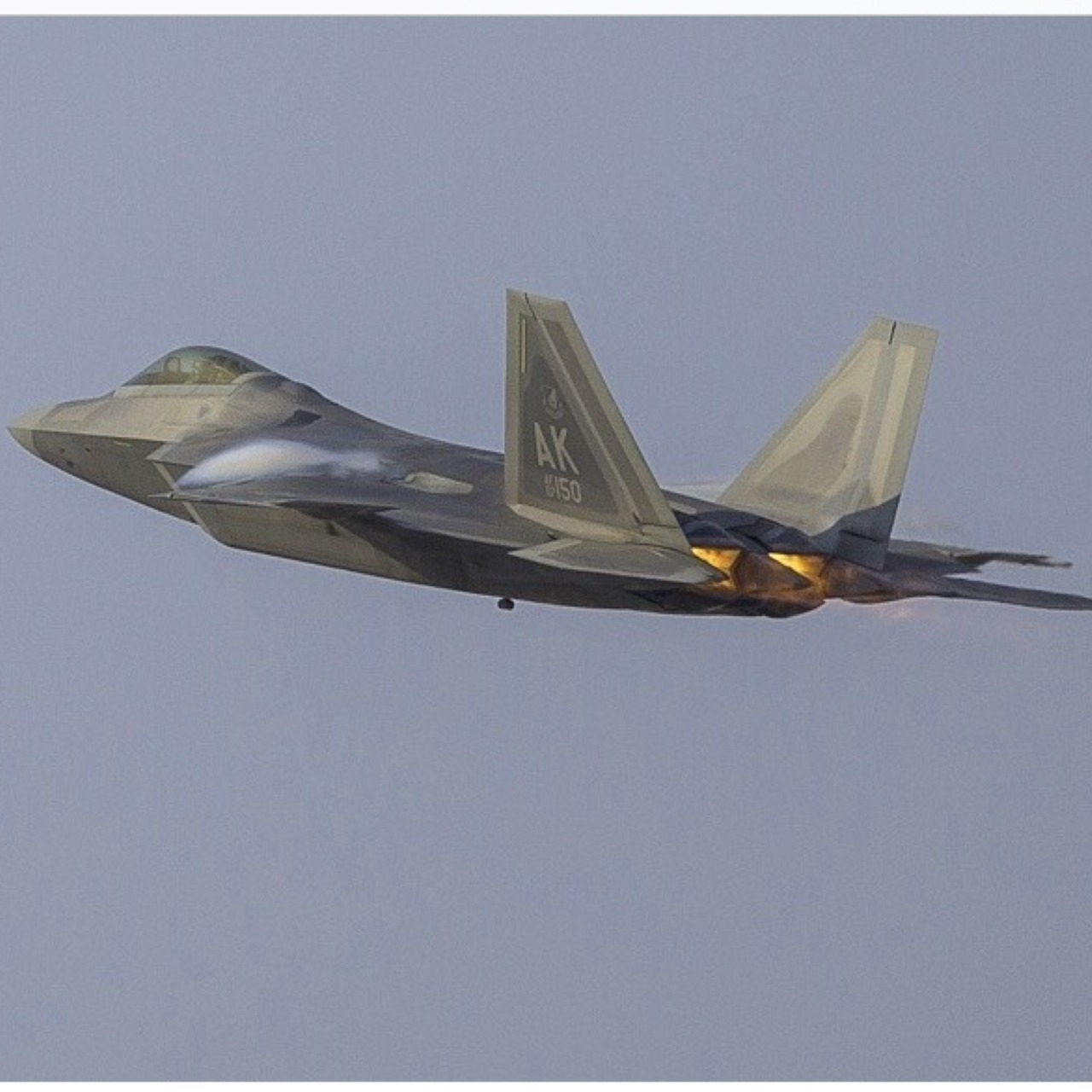 F22