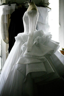 voguelovesme:  Toile look inside the atelier