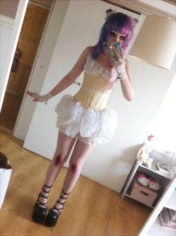 mashyumaro:  Emilie Autumn/burlesque inspired outfit today! 