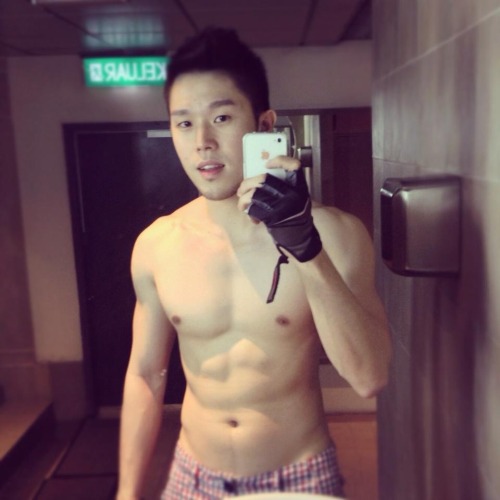 justshootit:  myfuturehusbandeu:  I’d love to come home to him making me dinner half naked. :)  i wo