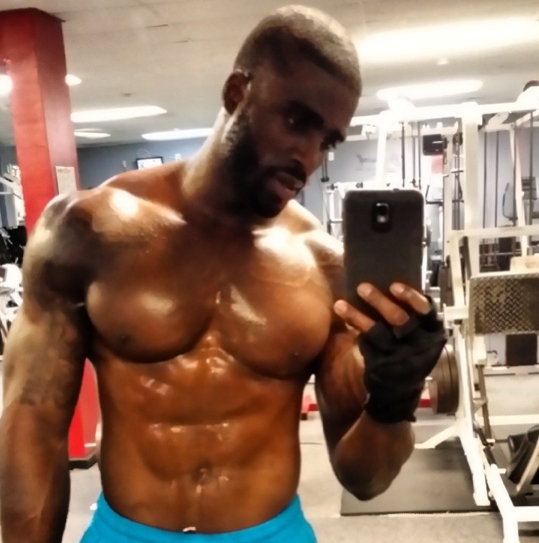 hottiesofthiscentury:  blackgayporn:  #SeriouslySexySundays wraps up with the incredibly