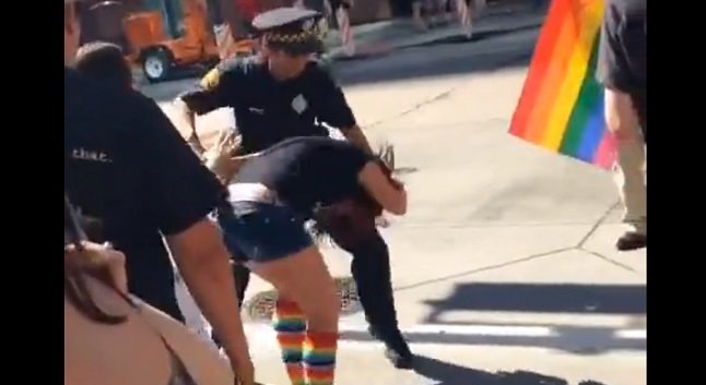 aliveagaintoday:  priceofliberty:  Video Shows Pittsburgh Cop Punching Teen At Gay