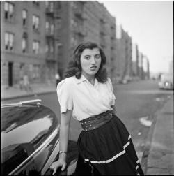 mudwerks:  bigcityvintagenyc:  Woman leaning