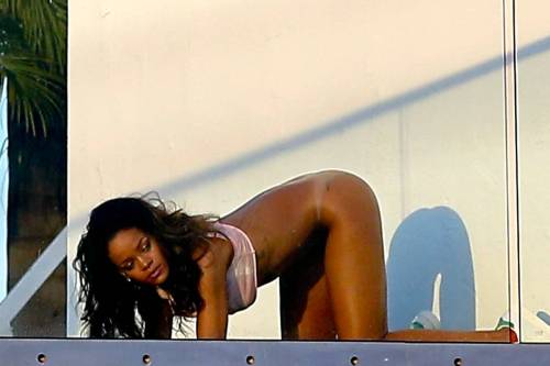 celebs-nudes:  Rihanna – Nude Photoshoot Candids in Hollywood