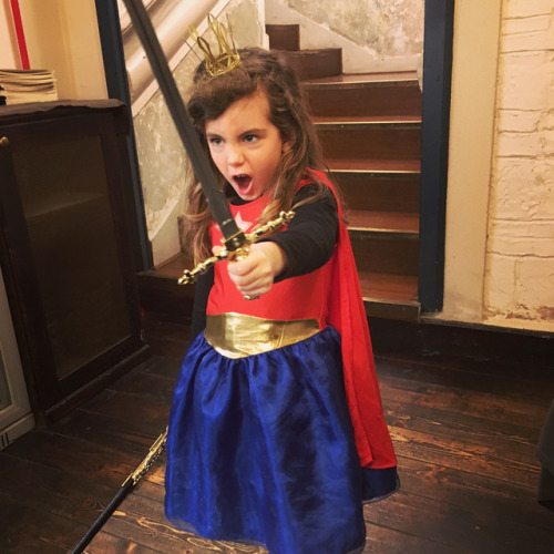 thats-what-sidhe-said: pr1nceshawn: Little Girls Dressed as Wonder Woman.