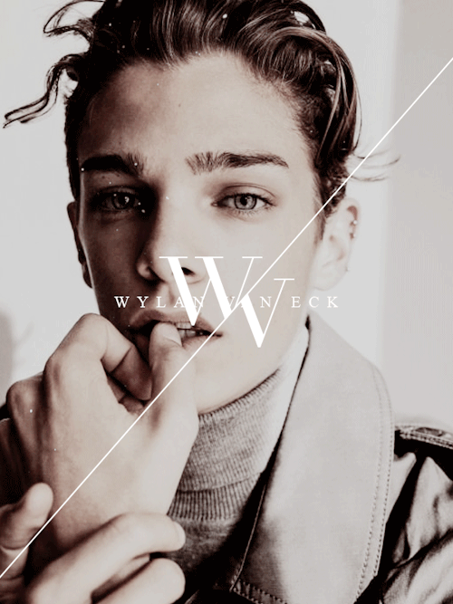 hexesandcrowns:WESPER for @faheys“What do you like?”“Music. Numbers. Equations. Th