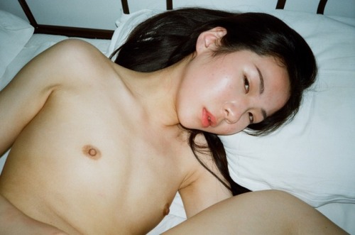 meetslut: [汤友 TIAN WEN投稿] 独立摄影师 / 情色艺术研习中四万粉特惠：2018年12个月月刊，每月五套，咨询微信：niunaizhaozedao 喜欢请转走，投稿作品保留48小
