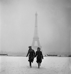 Blueblackdream:  Lee Miller, Paris 1944 