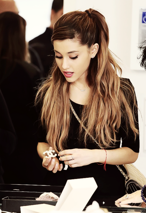 weirdovogue:  damn, she’s beautiful
