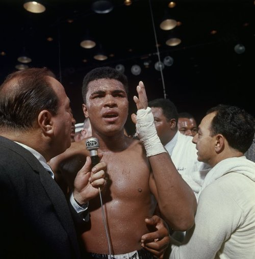twixnmix:Muhammad Ali (then known as Cassius Clay) vs Sonny Liston for the World Heavyweight boxing 