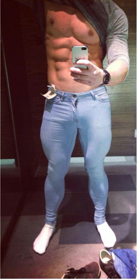 jackedmusclehead:  cameraphonemuscle:Ben Mudge I believe every guy in the world should