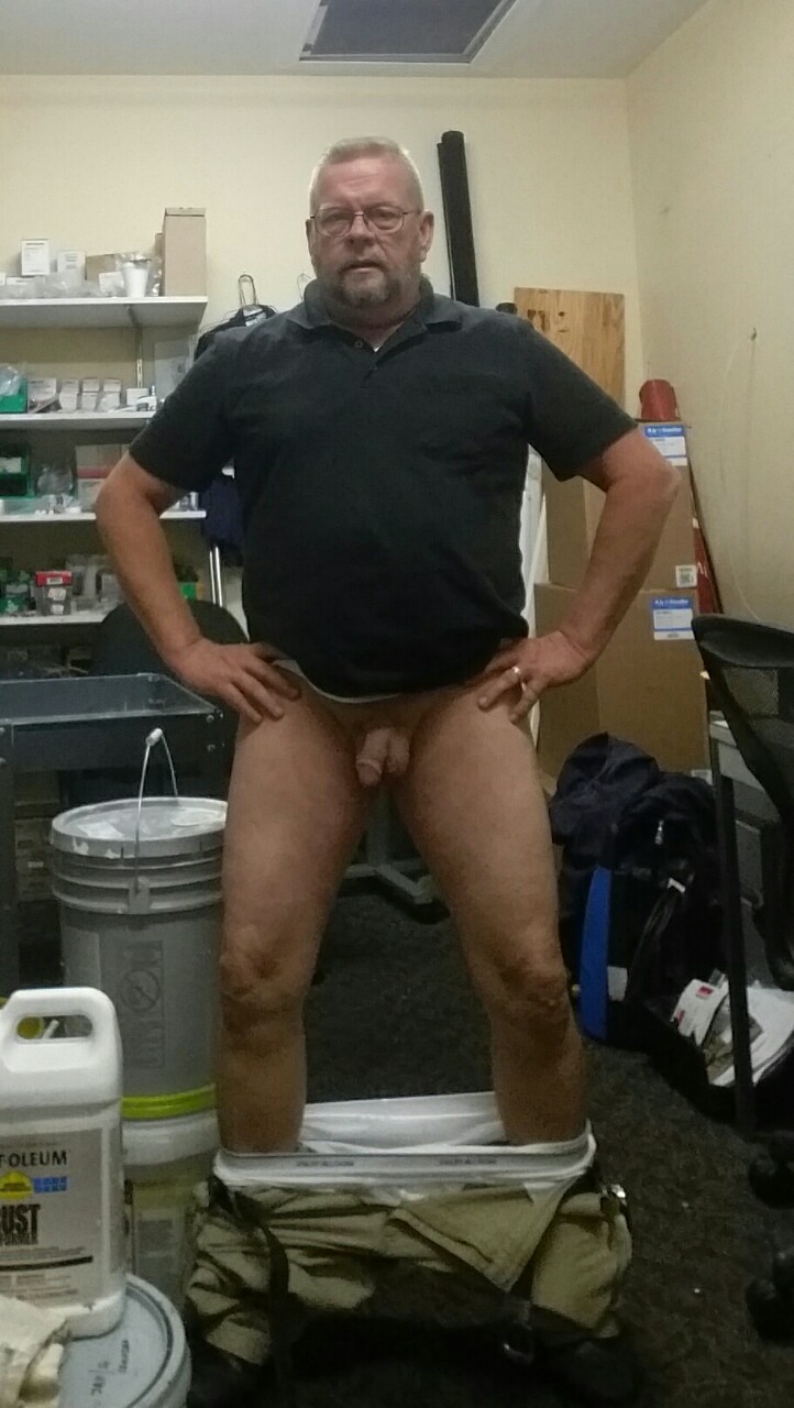 airway75:  fitbidad:  Horn at work!   Damn hes hot