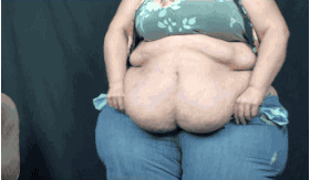 blamepicasso2015:  garyplv:  √  Dayum, she’s sooo faaaattt!! 
