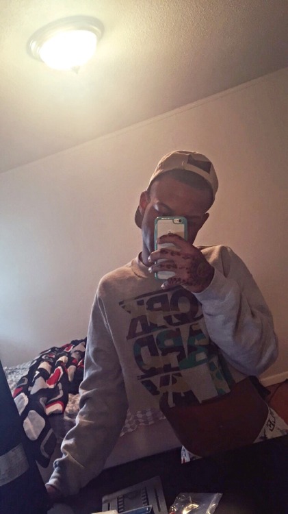 lightskinnedboys:  Pounds