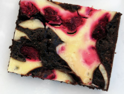 fullcravings:Raspberry Cheesecake BrowniesOh,