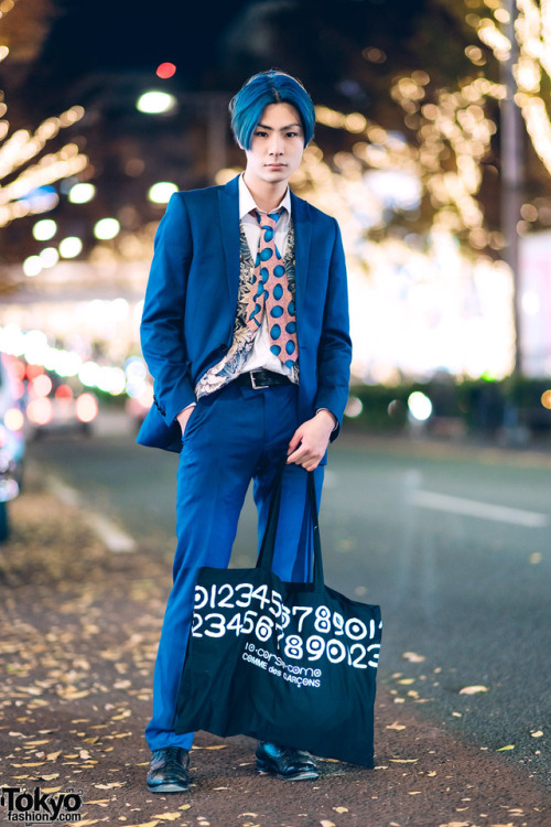 tokyo-fashion: 17-year-old Japanese student Kosei on the street in Harajuku with blue hair and a mat