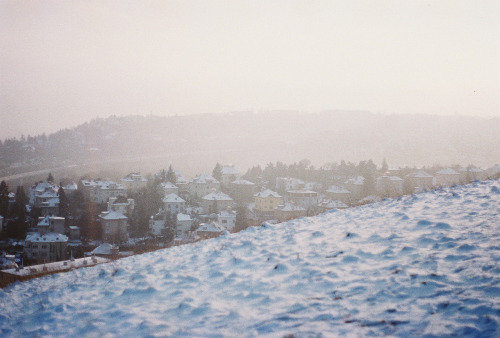 thealienemily:Apparently the Only Snowy Day this Winter III by MarketaVia Flickr:Pentax K1000.SMC Pe