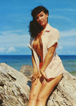 gianygroupsexxxxx:    I love Bettie Page!